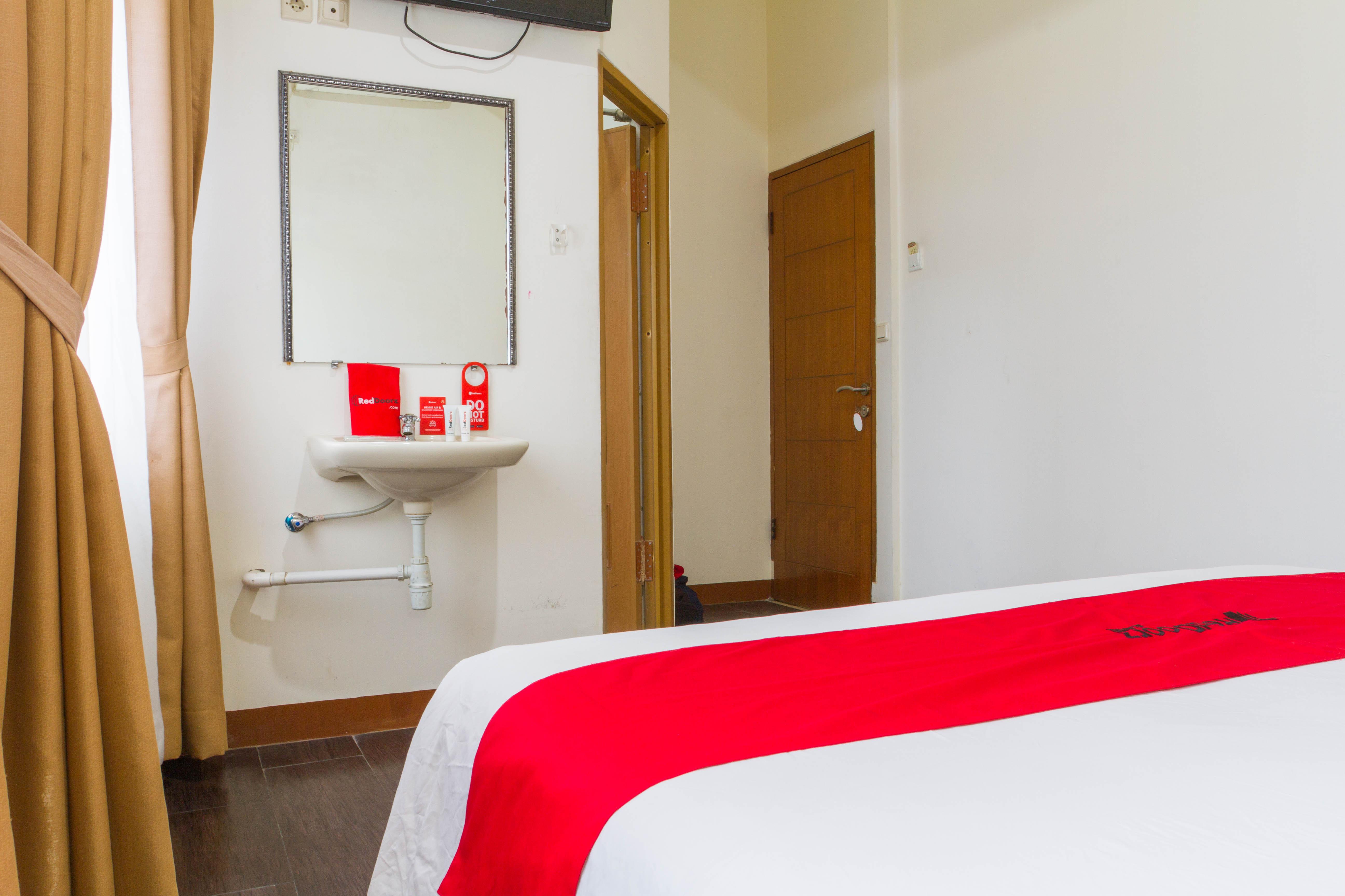 Reddoorz Plus @ Surapati 2 Bandung Exteriör bild