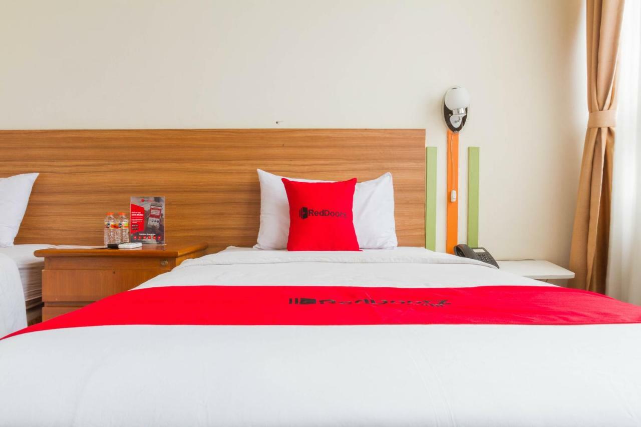 Reddoorz Plus @ Surapati 2 Bandung Exteriör bild