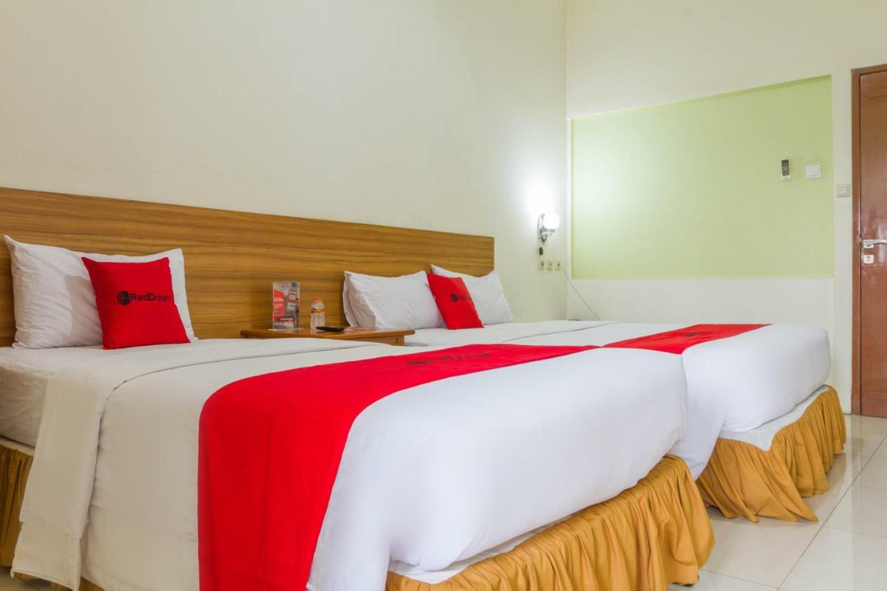 Reddoorz Plus @ Surapati 2 Bandung Exteriör bild