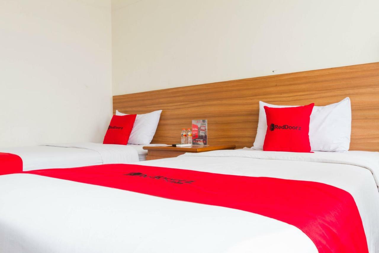 Reddoorz Plus @ Surapati 2 Bandung Exteriör bild